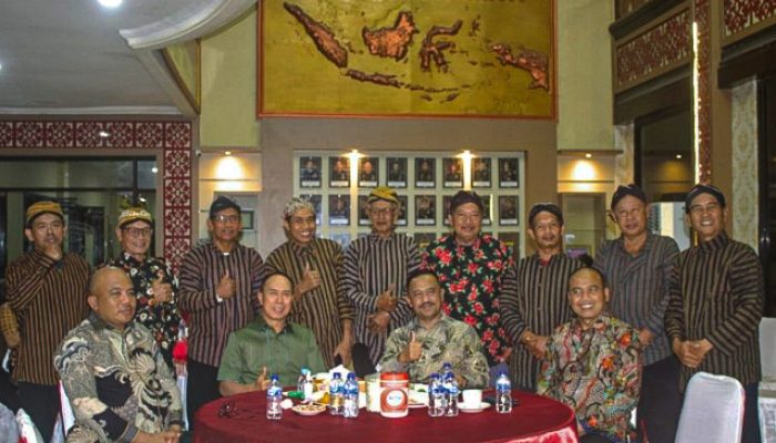 Gubernur Sultra Hadiri Nobar Wayang Kulit di Mapolda, Ada Pesan Mendalam Untuk Masyarakat