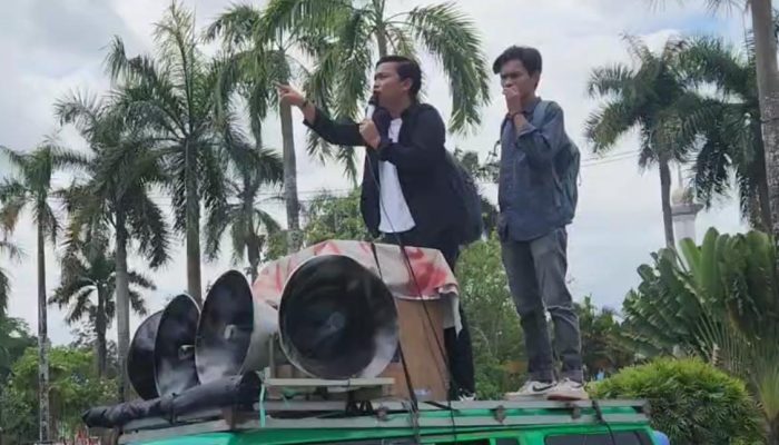 PAKAR SULTRA Geruduk Kejati, Desak Usut Dugaan Penjarahan Uang Rakyat di Kolaka Utara