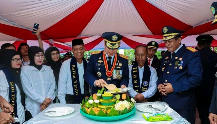 Bakti Transportasi untuk Negeri, Gubernur Sultra Bagi Hadiah ke Pensiunan Perhubungan